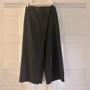 Club Monaco black cropped trousers with black and gold buttons size 0